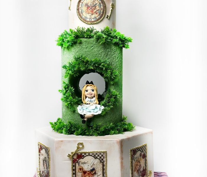 AliceWonderlandCake